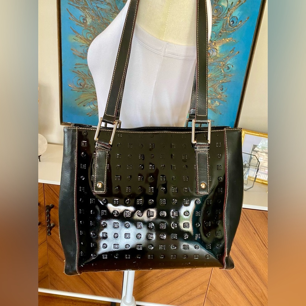 ARCADIA Classic Black Patent Leather Shoulder Bag | 13x10x5 | Medium Size